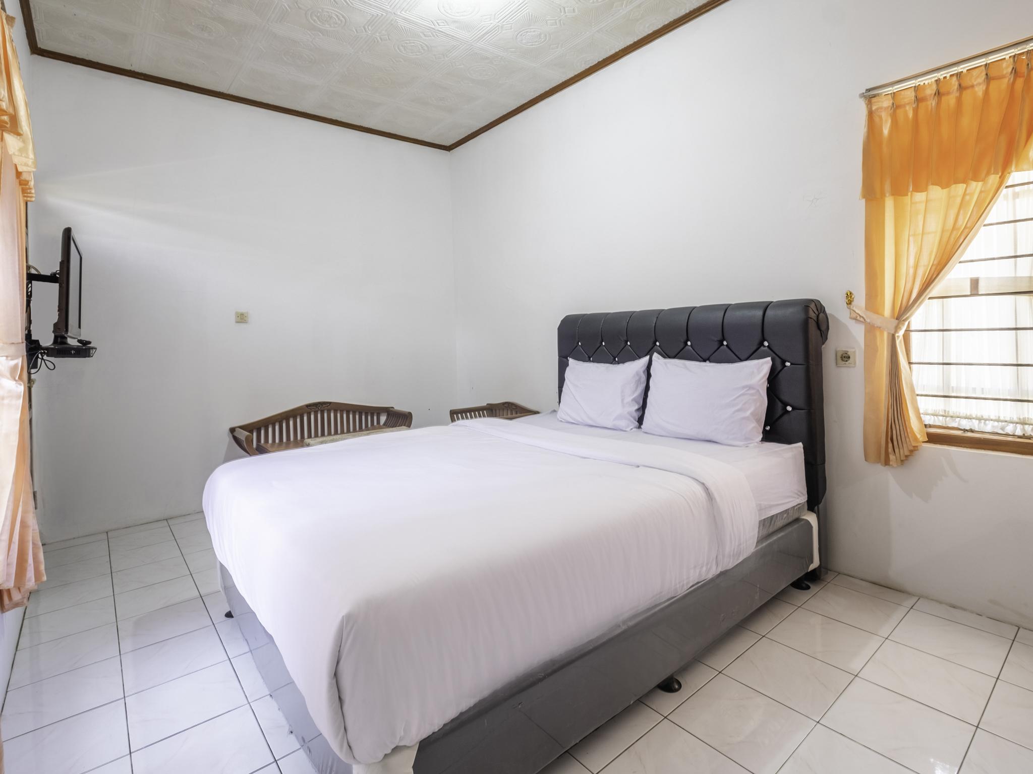 Capital O 1541 Puri Cikole Asri Hotel 2*
