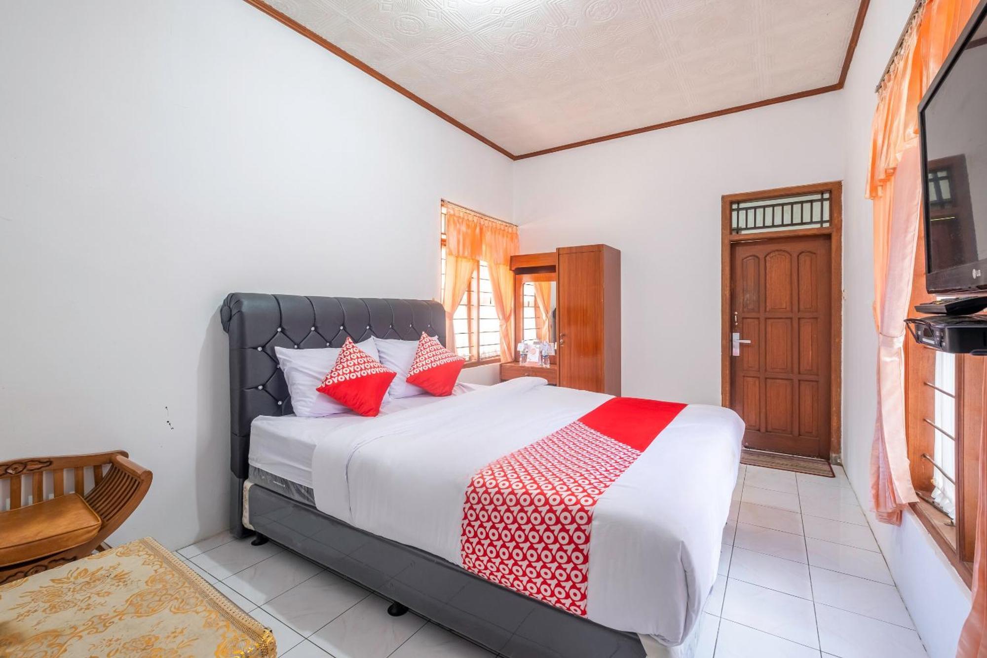 Capital O 1541 Puri Cikole Asri 2*
