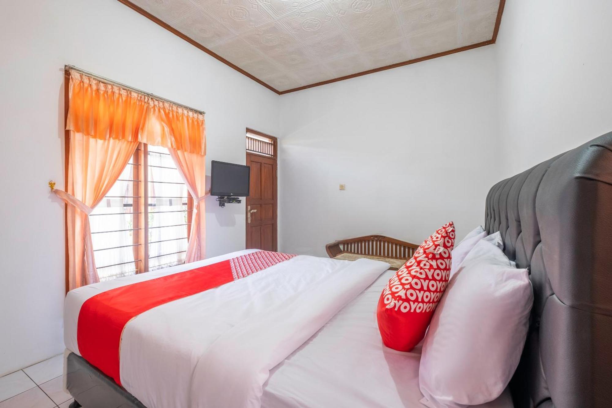 Capital O 1541 Puri Cikole Asri Hotel 2*